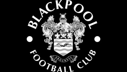 R.I.P.一名布莱克浦球迷比赛中突发疾病去世